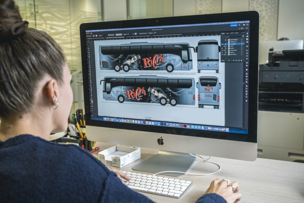lavorazione grafica bus